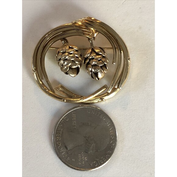 Vintage Rare 1/20 12K GF Brooch Fall Wreath With Dangle Pine Cones Brooch - Picture 7 of 8